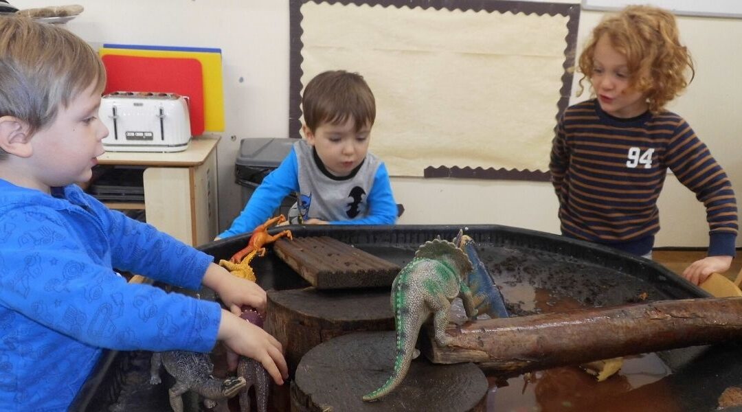 Kiddi Caru Writtle Explore Dinosaurs