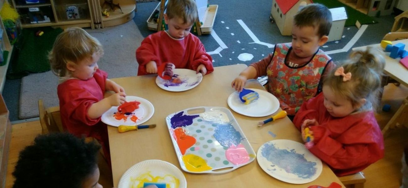 Lindum Day Nursery Explore Paint
