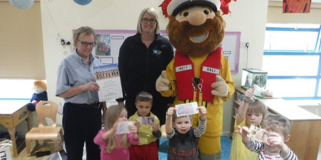 Kiddi Caru Torquay Raise Money for Local Lifeboat Charity
