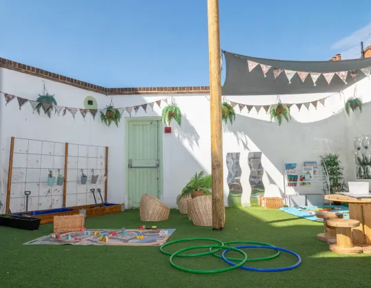 garden-area-at-clerkenwell-mount-day-nursery-preschool-london