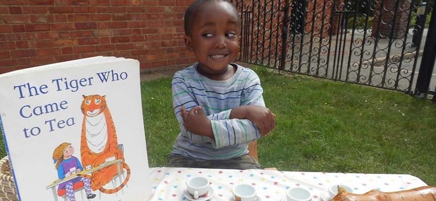 Kiddi Caru Daventry Invite the Tiger to Tea